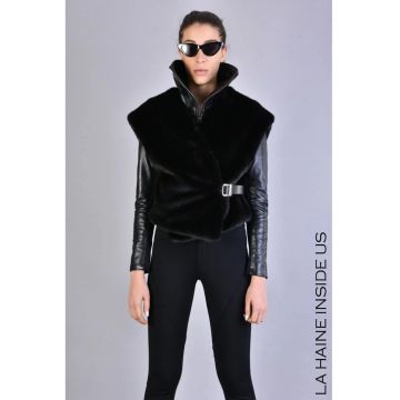 Vesta scurta din blana artificiala neagra - cu guler inalt si detaliu de prindere laterala cu catarama metalica