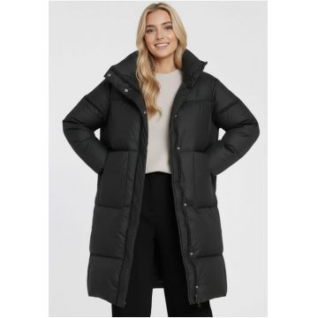 Geaca lunga  neagra - matlasata - cu guler ridicat - pentru iarna - cu buzunare Geaca lunga  neagra - matlasata - cu guler ridicat - pentru iarna - cu buzunare