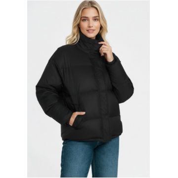 Geaca scurta  neagra - din puf - casual - cu guler inalt - fermoar si capse Geaca scurta  neagra - din puf - casual - cu guler inalt - fermoar si capse