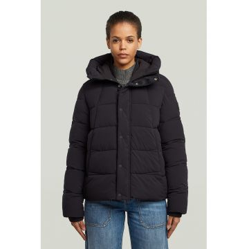 Geaca cu gluga si aspect matlasat