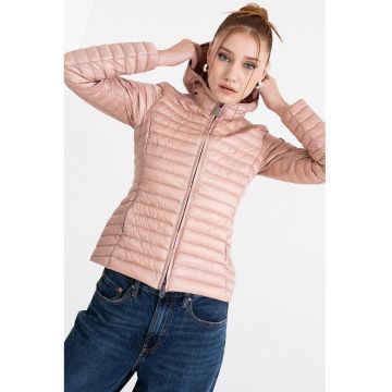 Geaca cu umplutura de puf si buzunare cu fermoar