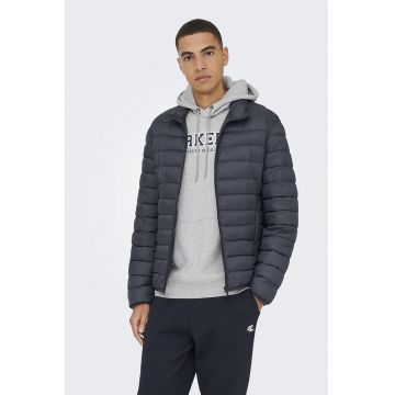 Geaca matlasata cu buzunare laterale