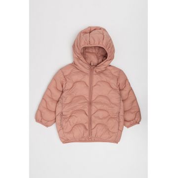 Geaca matlasata cu gluga