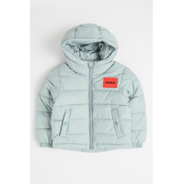 Geaca matlasata cu gluga