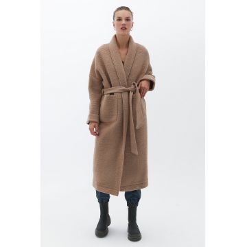 Haina din amestec de lana cu un cordon Haina din amestec de lana cu un cordon