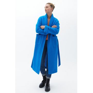 Haina din amestec de lana cu un cordon Haina din amestec de lana cu un cordon