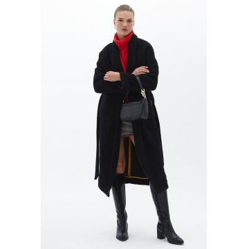 Haina din amestec de lana cu un cordon Haina din amestec de lana cu un cordon