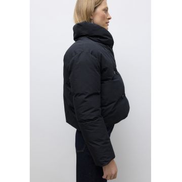 Geaca crop cu vatelina si guler inalt