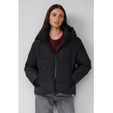 Geaca cu fermoar si buzunare