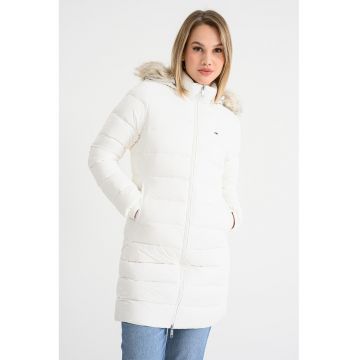 Geaca cu umplutura de puf - gluga si garnitura de blana sintetica