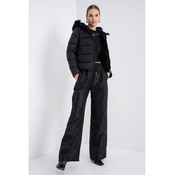 Geaca cu umplutura de puf si gluga