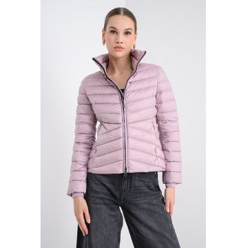 Geaca cu umplutura de puf si guler inalt