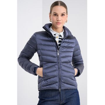 Geaca cu umplutura de puf si guler inalt