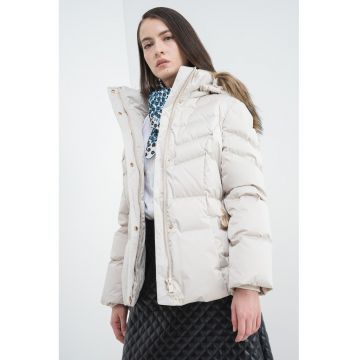 Geaca cu umplutura de puf