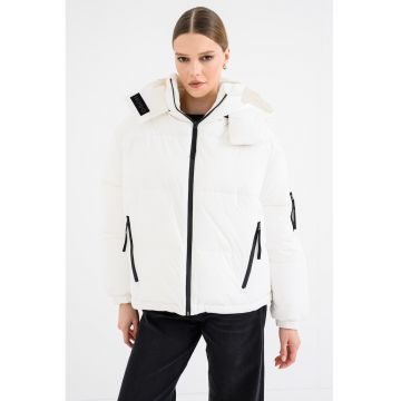 Geaca cu vatelina si buzunare cu fermoar