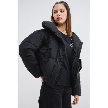 Geaca cu vatelina si guler inalt