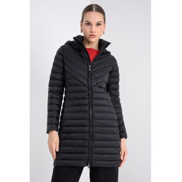 Geaca lunga cu umplutura de puf