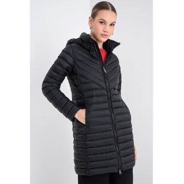 Geaca lunga cu umplutura de puf
