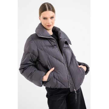 Geaca matlasata cu buzunare laterale