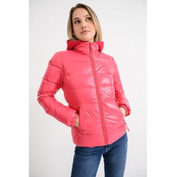 Geaca matlasata cu buzunare laterale cu fermoar