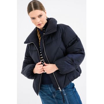 Geaca matlasata cu buzunare laterale