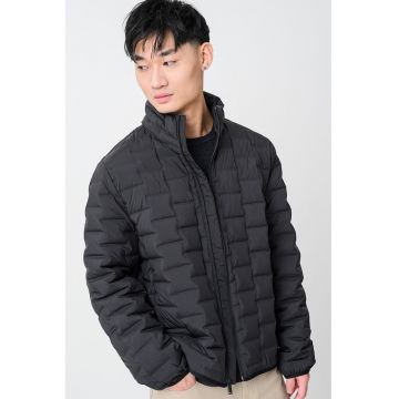 Geaca matlasata cu finisaj rezistent la apa