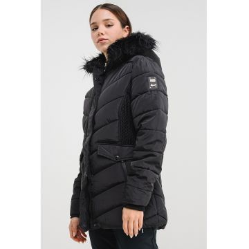 Geaca matlasata cu garnitura de blana sintetica Augustine