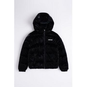 Geaca matlasata cu gluga