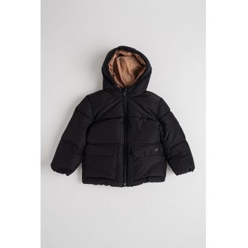 Geaca matlasata cu gluga