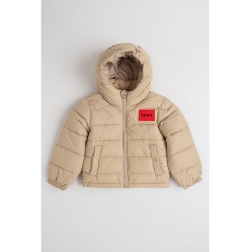 Geaca matlasata cu gluga