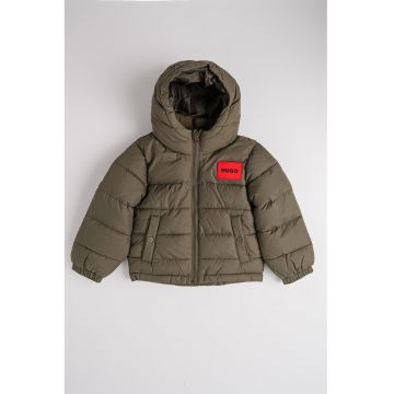 Geaca matlasata cu gluga