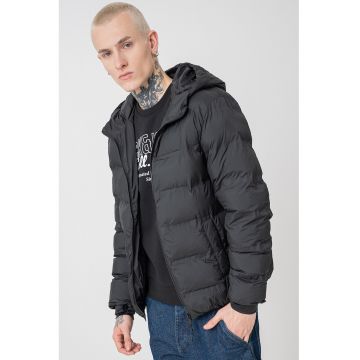 Geaca matlasata cu gluga