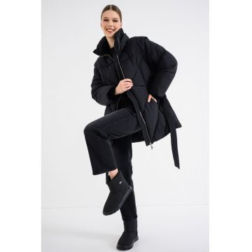 Geaca matlasata cu gluga si cordon in talie