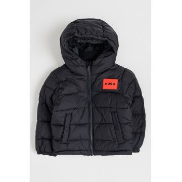 Geaca matlasata cu gluga