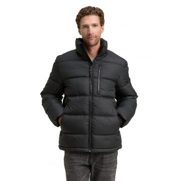 Geaca matlasata cu guler inalt