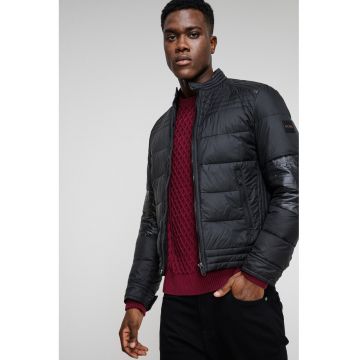 Geaca scurta cu buzunare cu fermoar