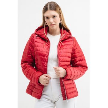 Geaca usoara cu finisaj rezistent la apa si gluga