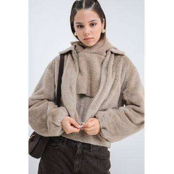 Jacheta din material teddy cu guler ascutit