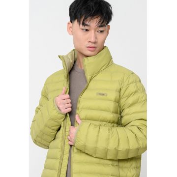 Jacheta usoara cu fermoar si guler inalt