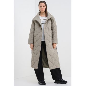 Palton lung matlasat cu cordon in talie