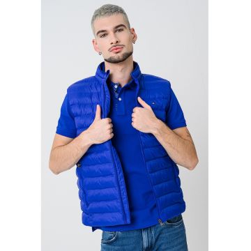 Vesta matlasata cu model pliabil si buzunare cu fermoar