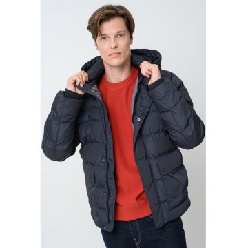 Geaca cu finisaj rezistent la apa si gluga detasabila Leitan