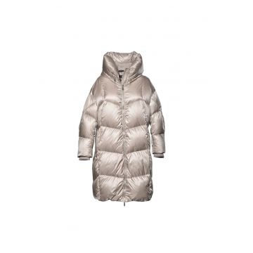 Geaca cu umplutura de puf si guler inalt