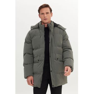 Geaca cu vatelina si buzunare cu fermoar