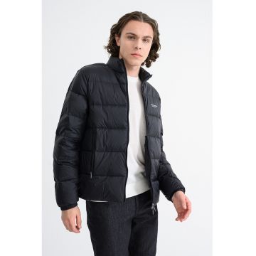 Geaca cu vatelina si guler inalt