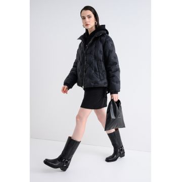 Geaca lejera cu fermoar