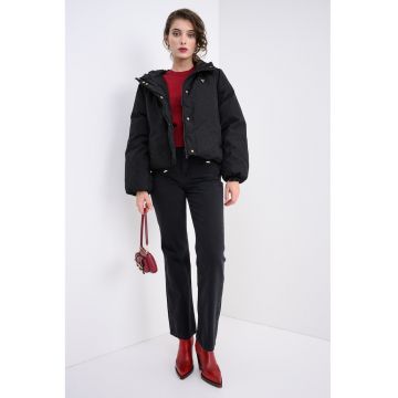 Geaca lejera cu gluga