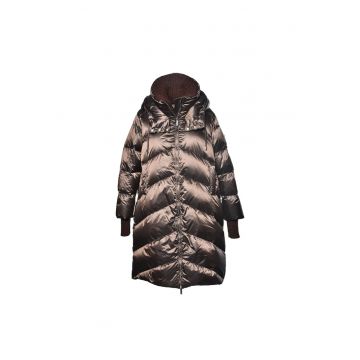 Geaca lunga cu umplutura de puf si mansete striate