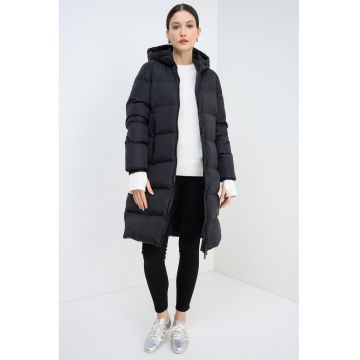 Geaca lunga cu umplutura de puf