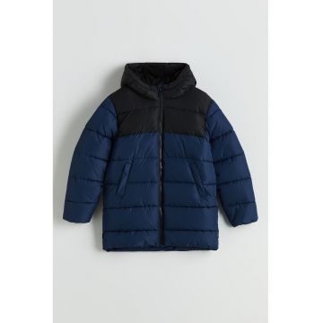 Geaca matlasata cu buzunare oblice